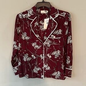 everleigh Pajama style blouse
Burgundy floral print size small NWT